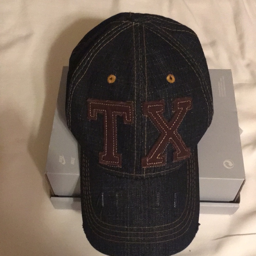 Men blue jeans baseball cap .